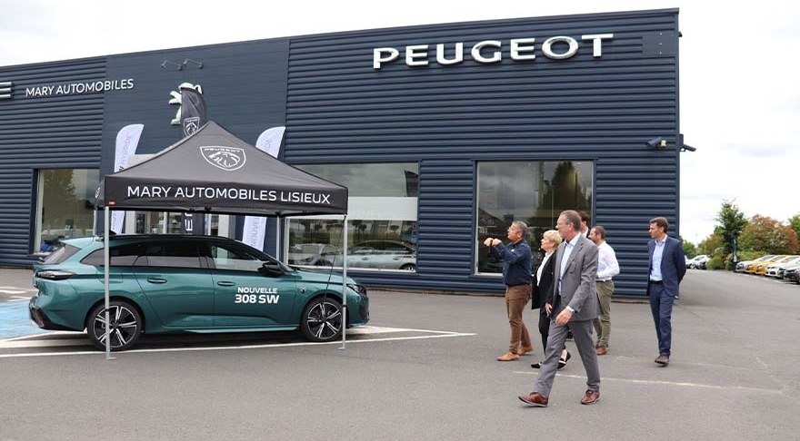 Visite de Linda Jackson à Mary Automobiles Peugeot