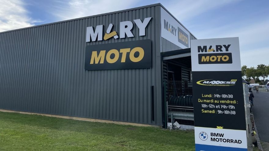 Nouvelle devanture pour Mary Moto