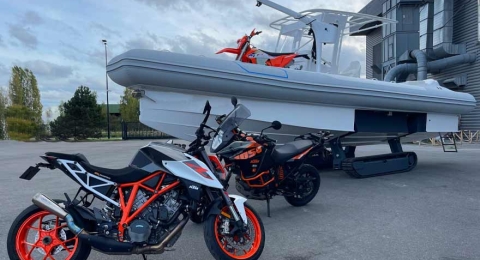 Iguana Yachts x Mary Moto
